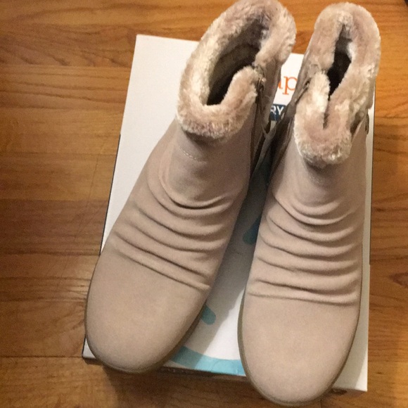 Baretraps Winter Boots - SZ 9 - Picture 2 of 5